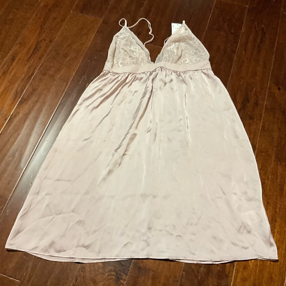 Intimates, Silky Babydoll Sleepwear Size M     (196)